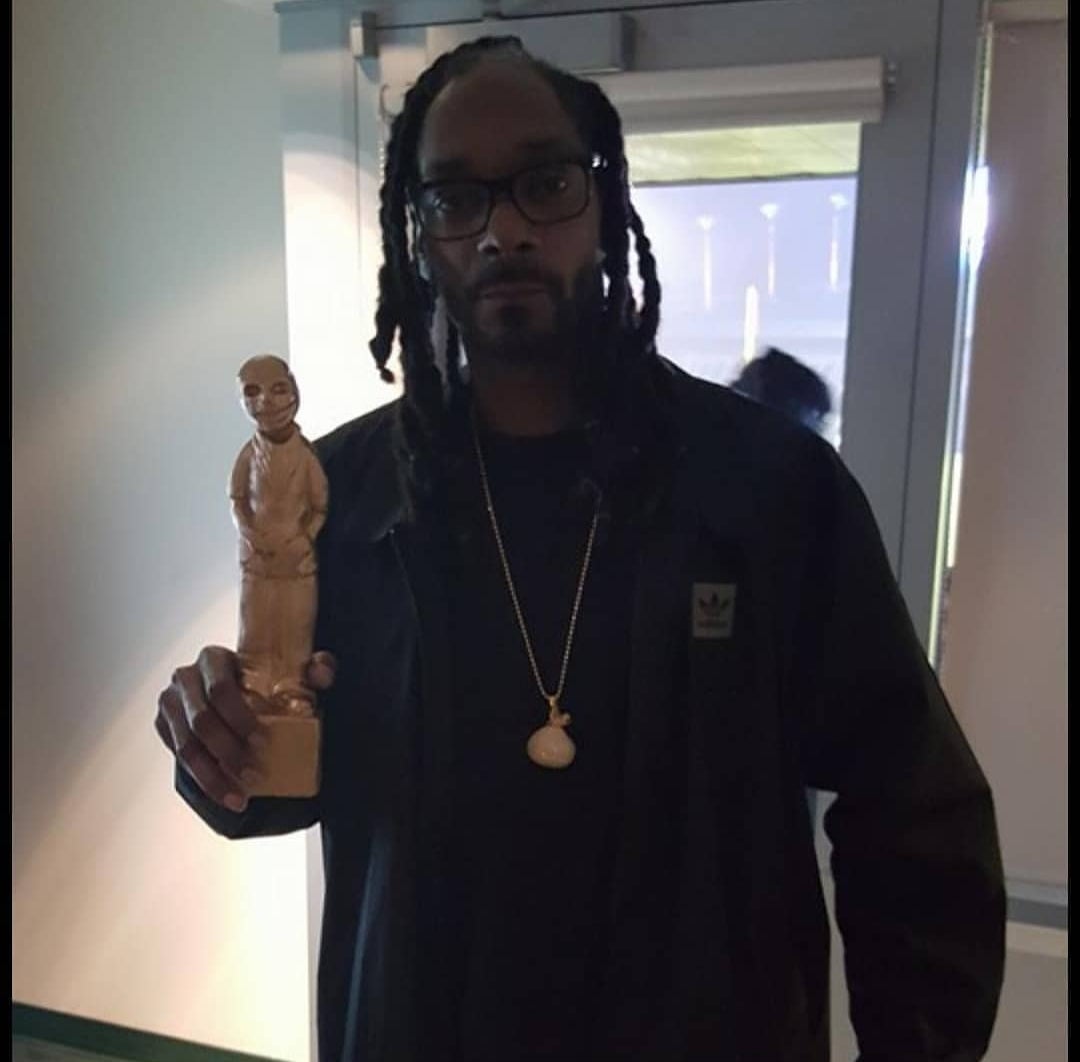Snoop Dogg holding a GRRRD award